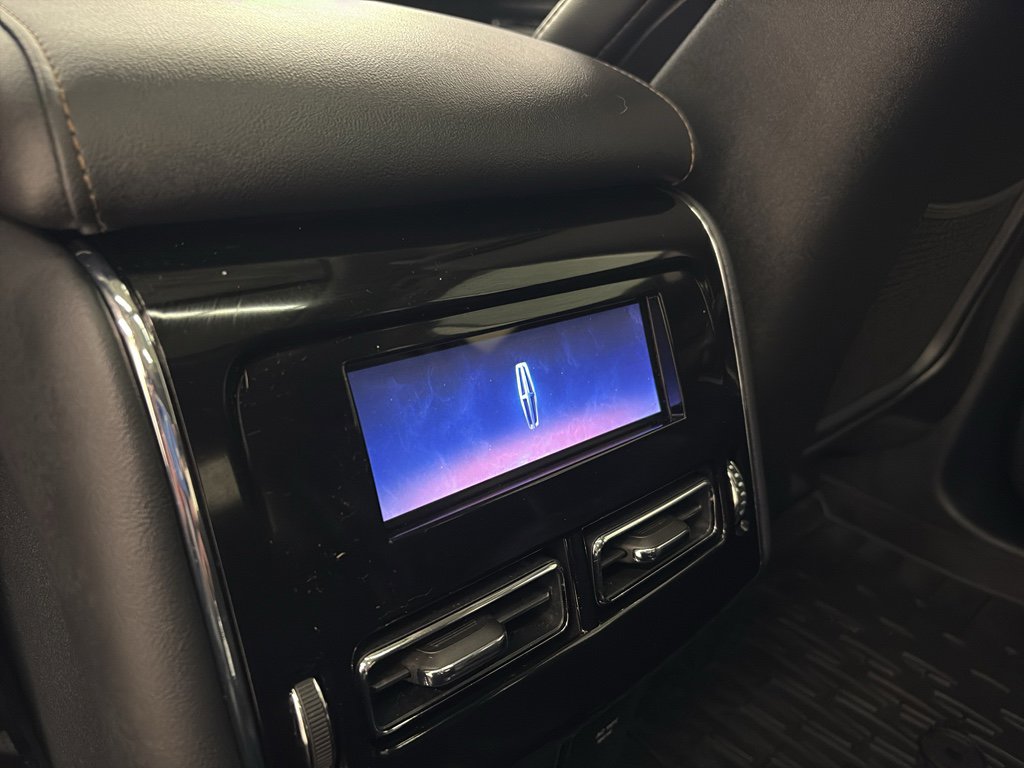 Used 2025 Lincoln Aviator AWD w/ Jet Appearance Package image 17