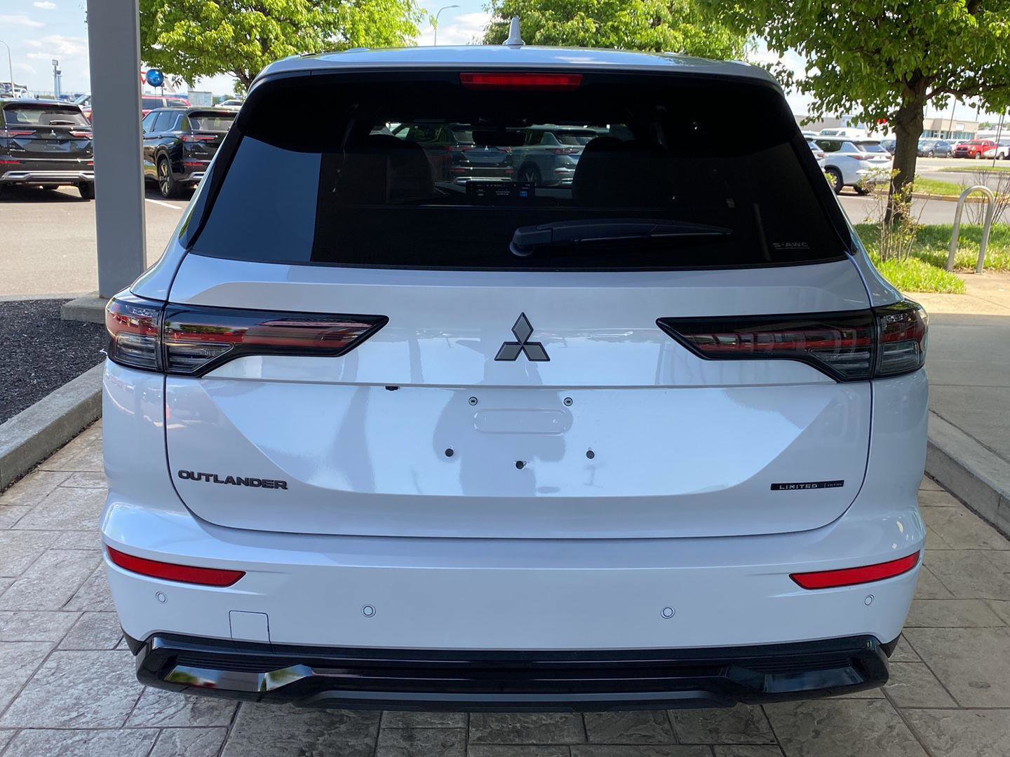 New 2026 Mitsubishi Outlander LE AWD/4WD image 6