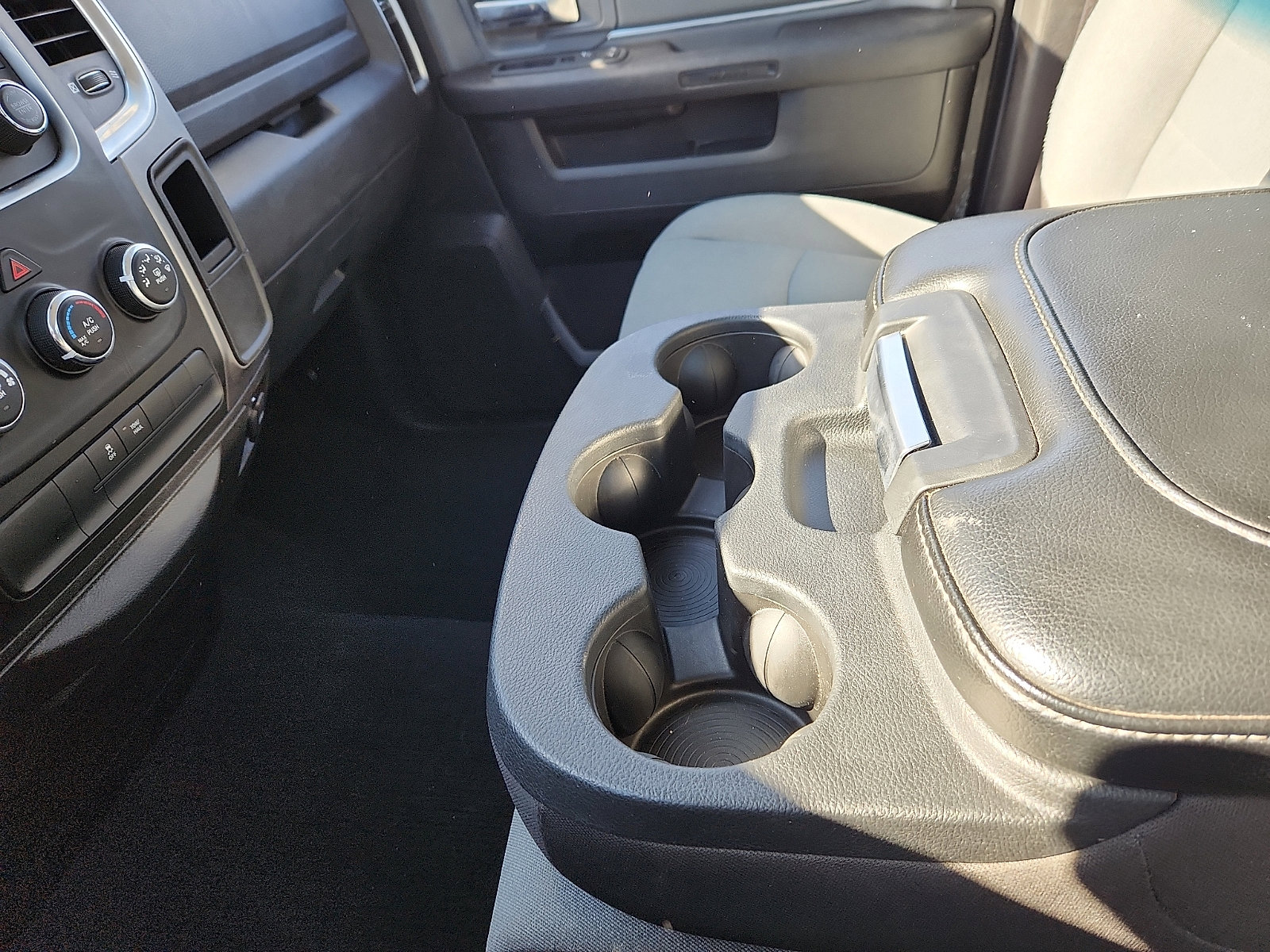 Used 2024 RAM 1500 Classic SLT image 20