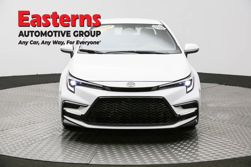Used 2025 Toyota Corolla SE image 2