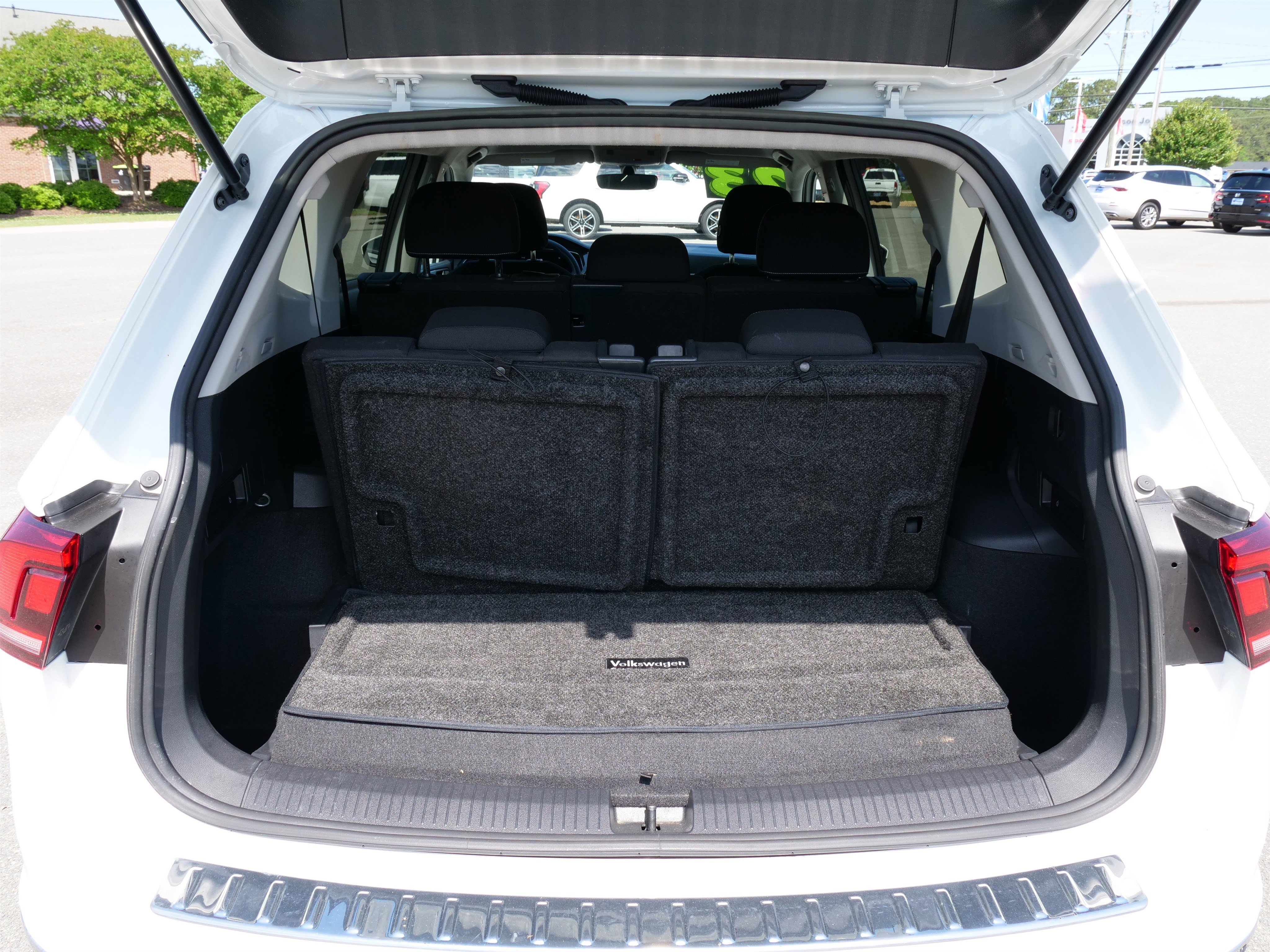 Used 2023 Volkswagen Tiguan S image 12