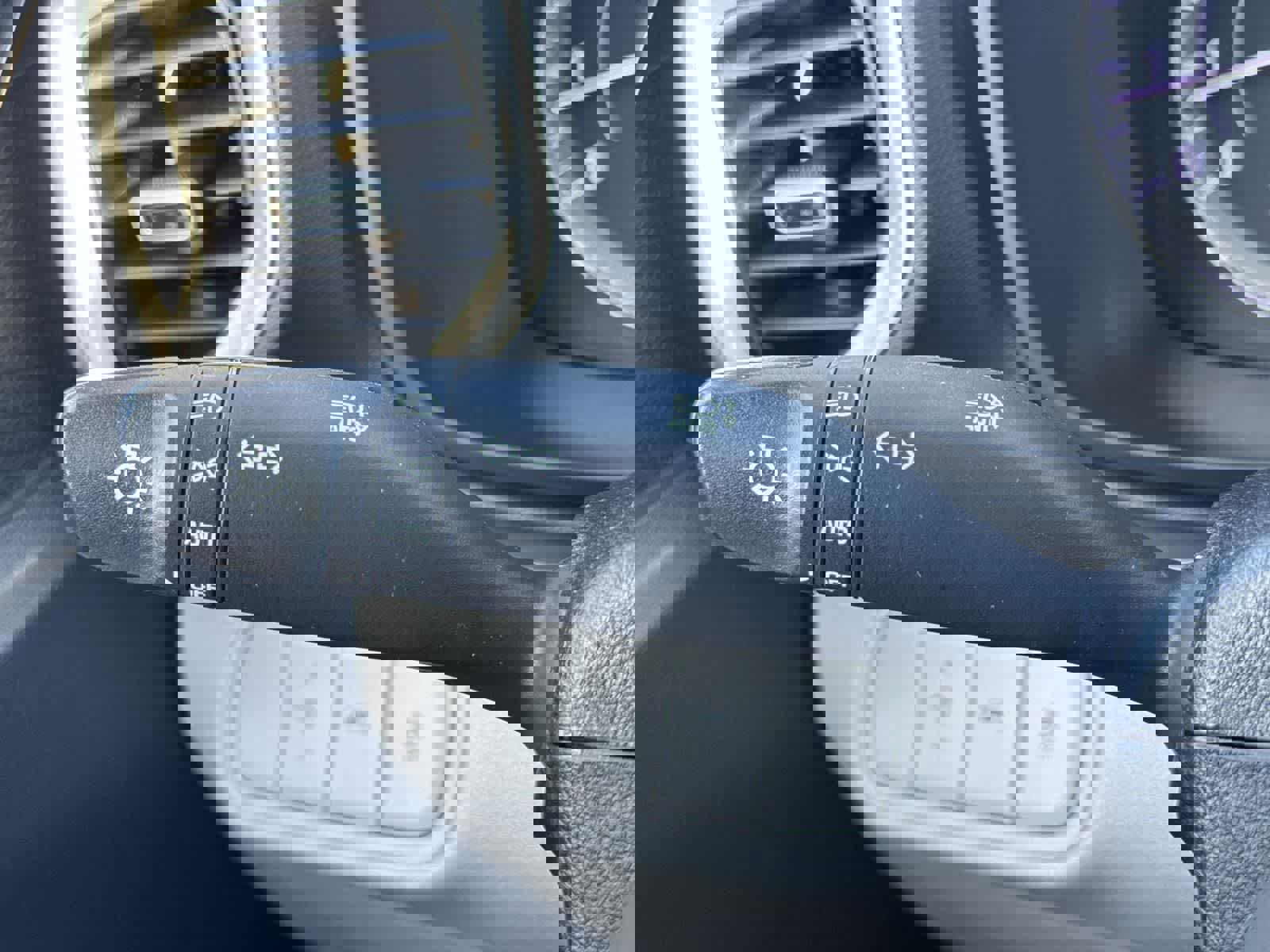 Used 2022 Hyundai Venue SEL image 26