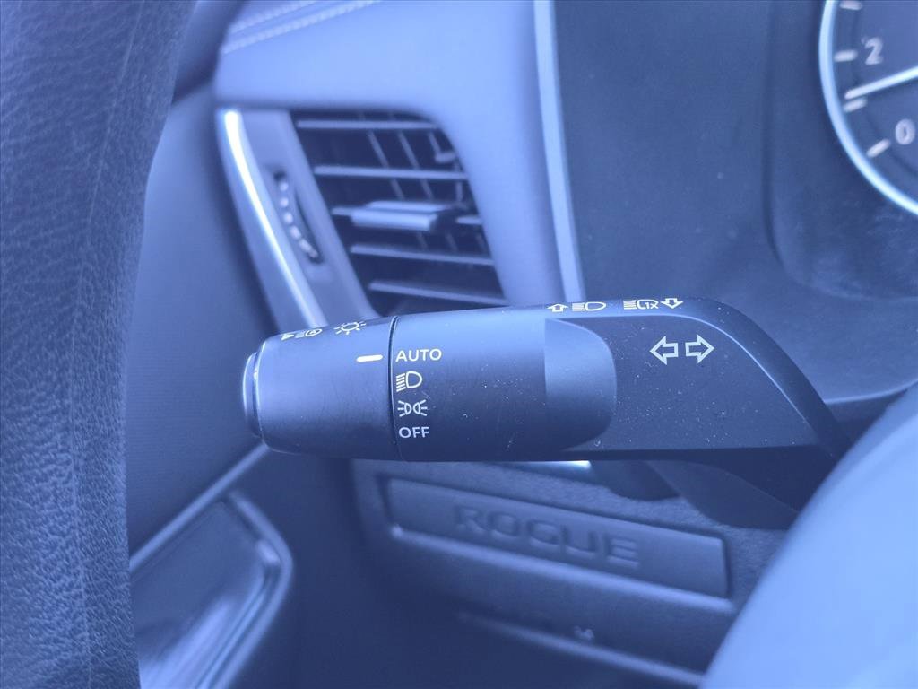 Used 2024 Nissan Rogue S image 22