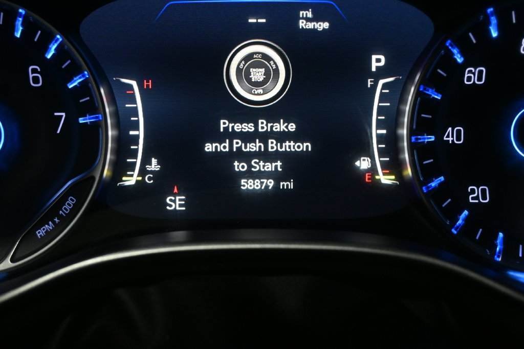 Used 2023 Chrysler Pacifica Touring-L FWD image 6