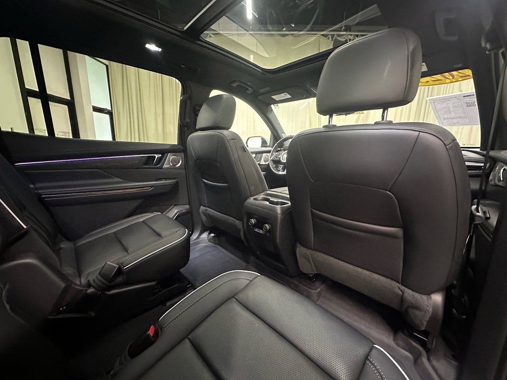 Certified 2025 Buick Enclave Avenir image 19