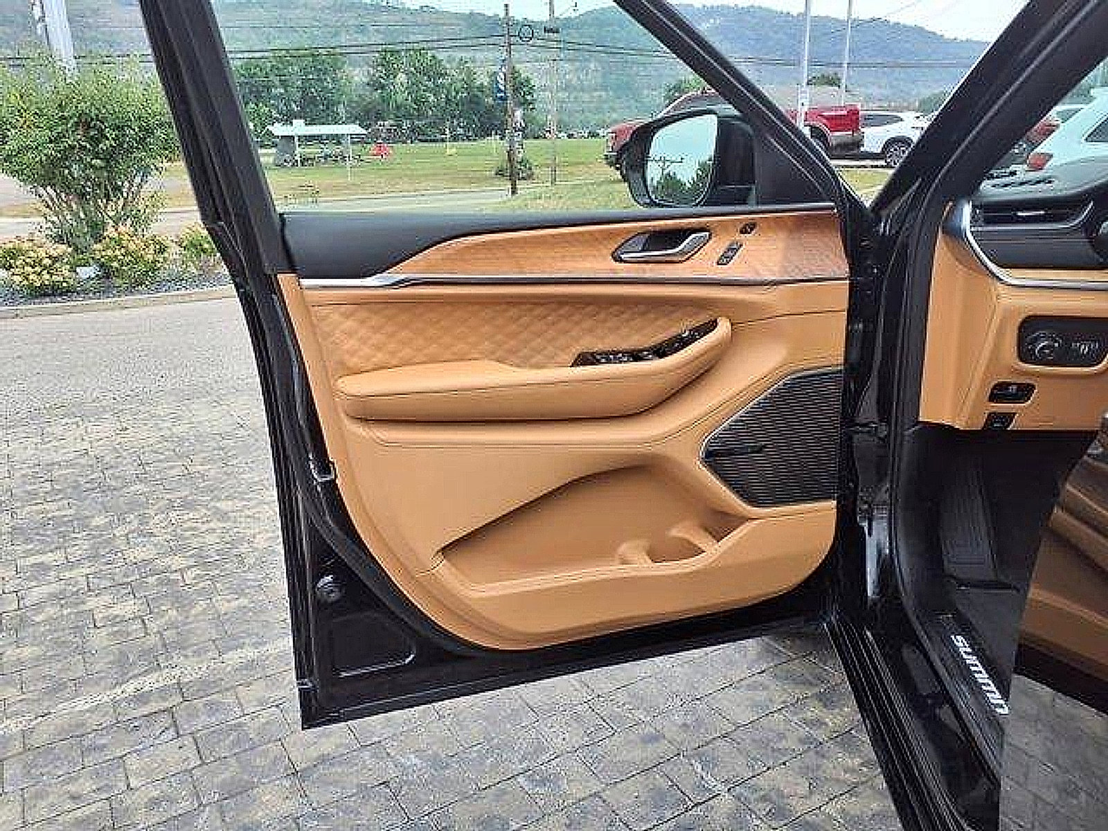 Used 2021 Jeep Grand Cherokee L Summit image 16