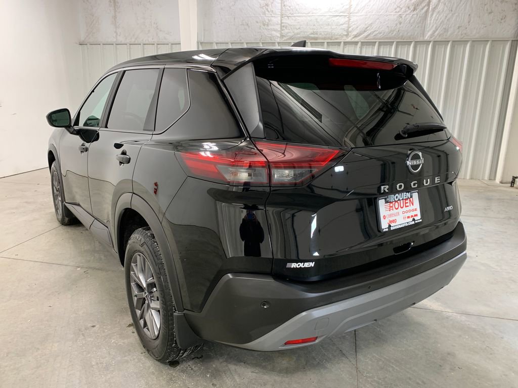 Used 2023 Nissan Rogue S image 6