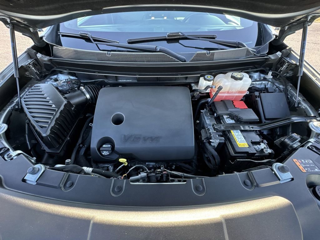 Used 2023 Chevrolet Traverse LT w/ Rear Camera Mirror Package image 26