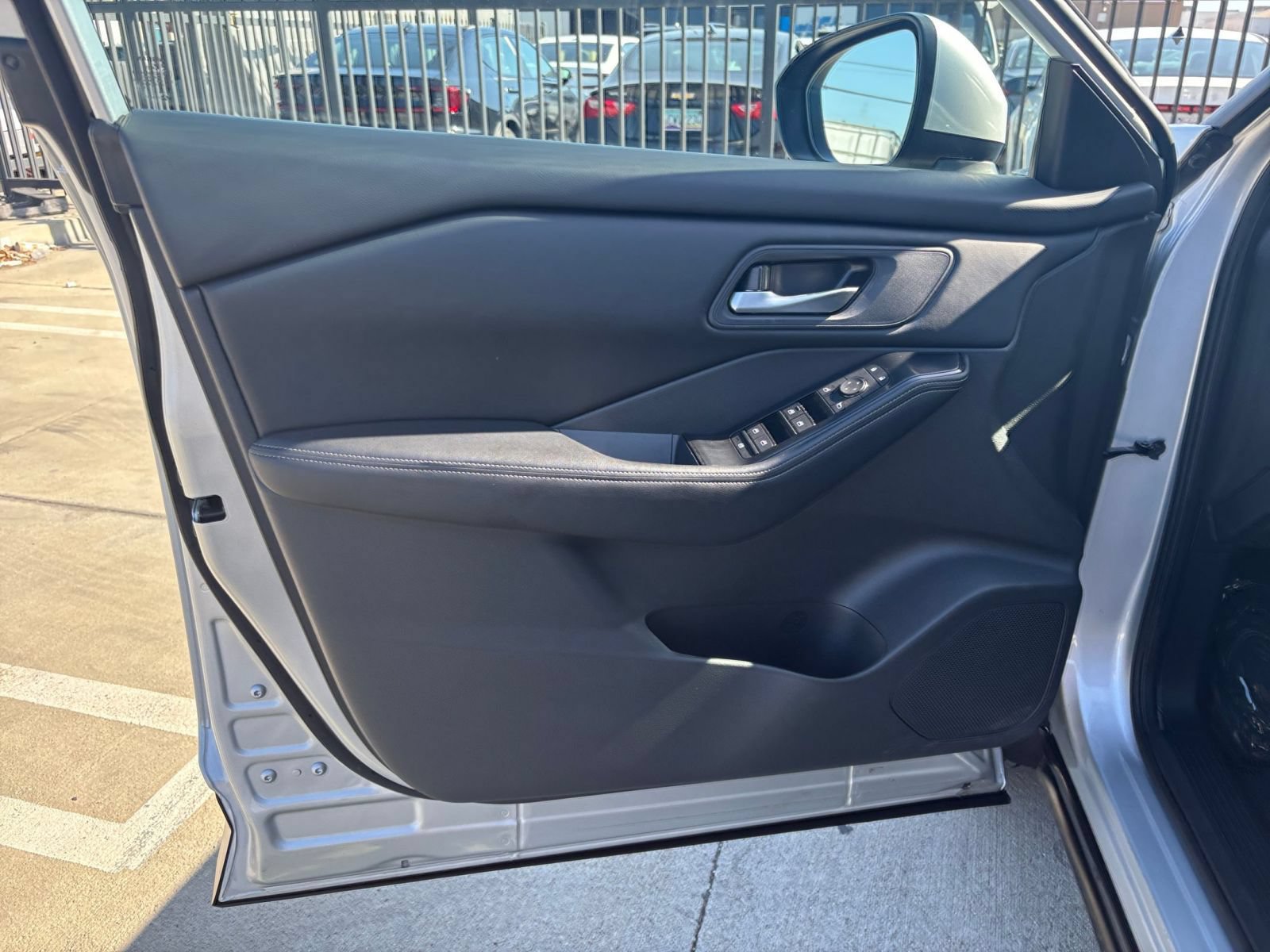 Used 2025 Nissan Rogue SV FWD image 18