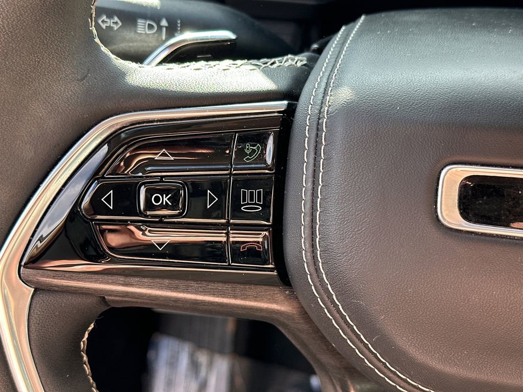 Used 2023 Jeep Grand Cherokee Overland image 24