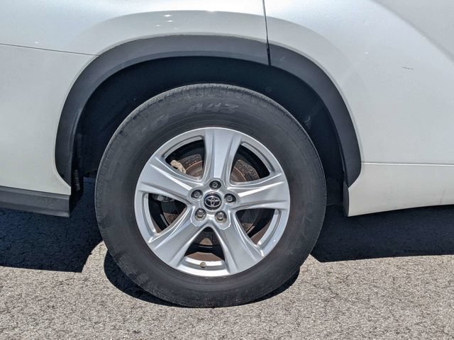 Used 2022 Toyota Highlander L FWD image 10