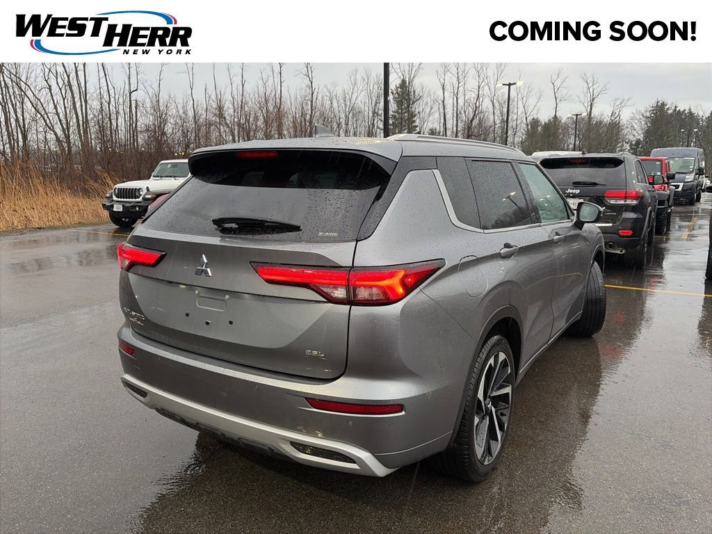 Used 2022 Mitsubishi Outlander SEL image 2