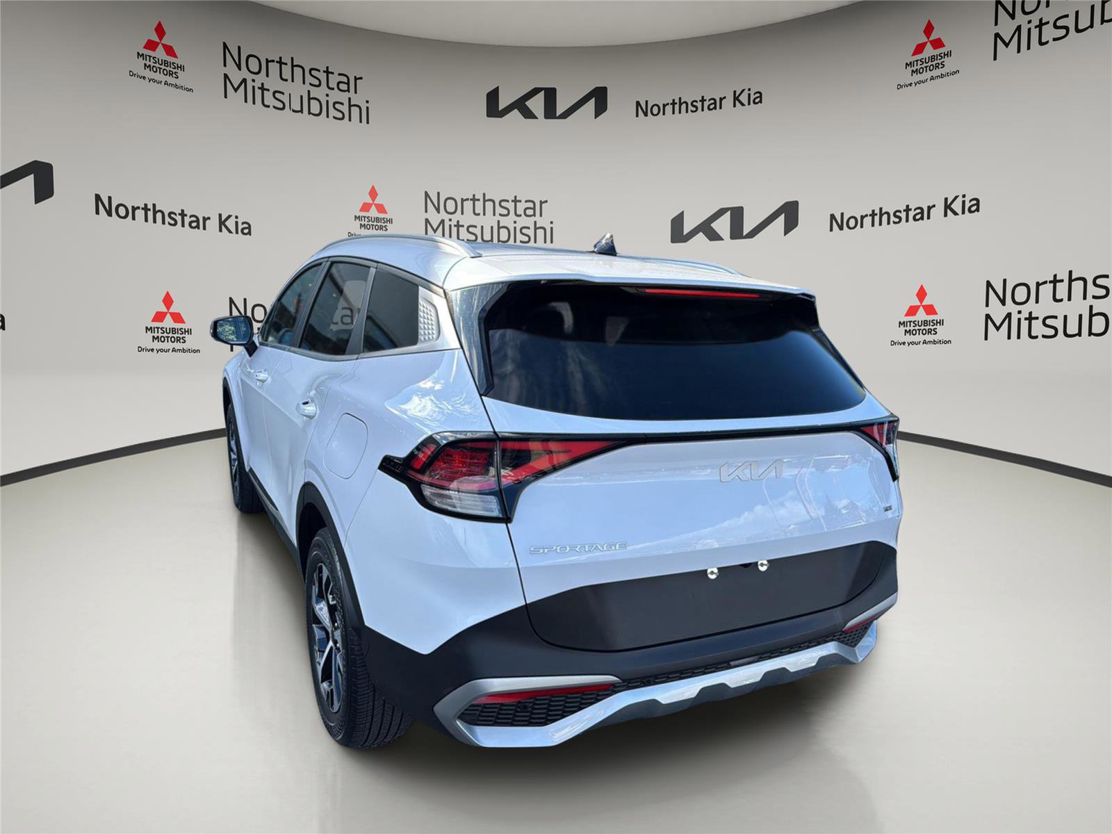 Used 2023 Kia Sportage EX image 4