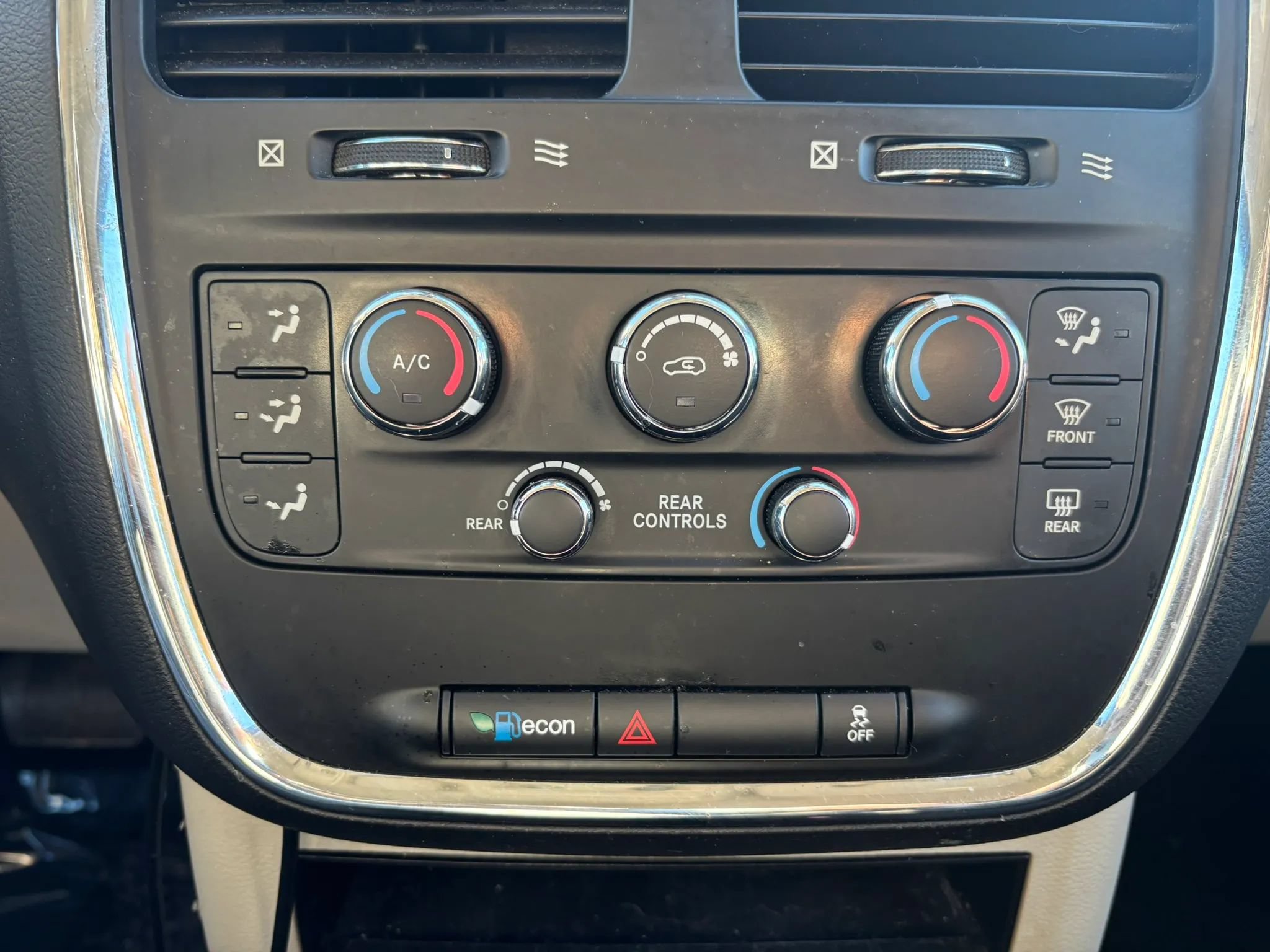 Used 2019 Dodge Grand Caravan SE FWD image 25