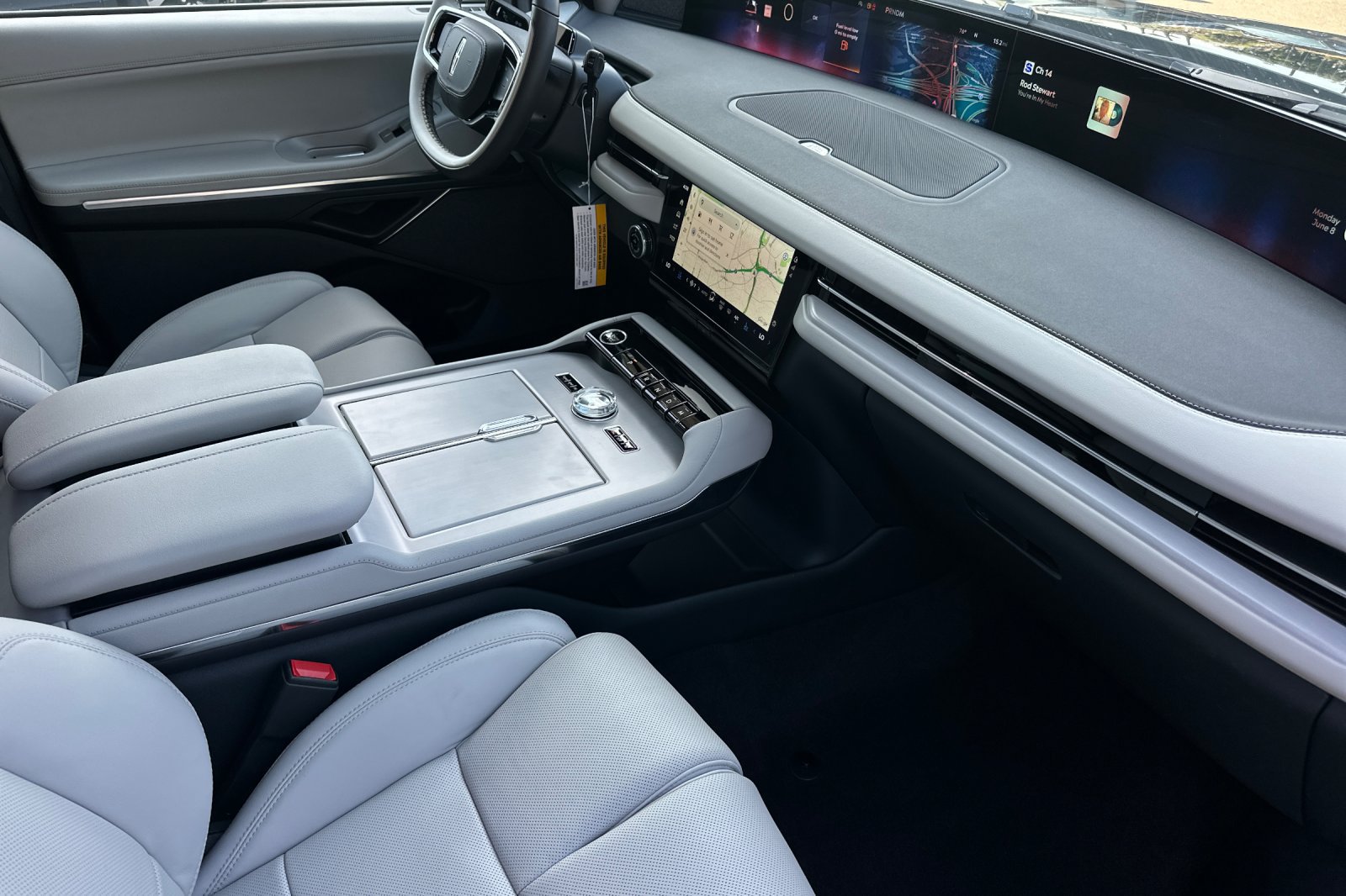 New 2026 Lincoln Navigator L Reserve AWD/4WD image 16