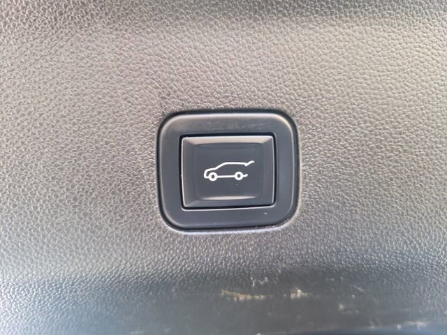 Used 2022 Cadillac Escalade ESV Sport Platinum w/ Heavy-Duty Trailer Package image 36