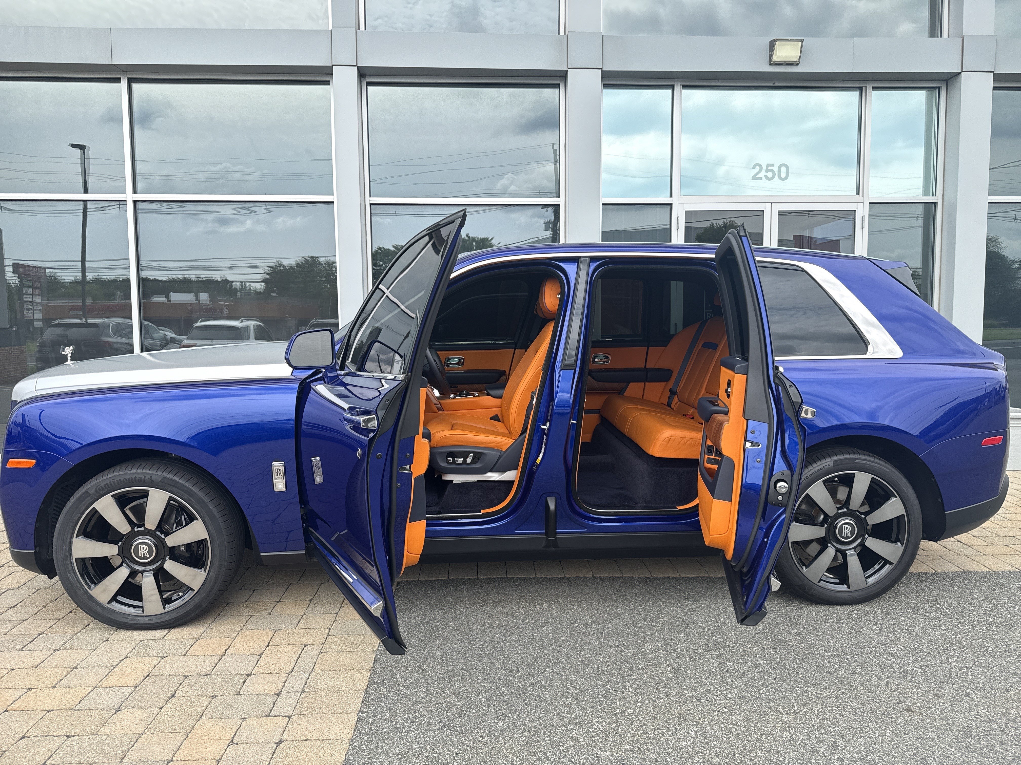 Certified 2021 Rolls-Royce Cullinan AWD/4WD image 42