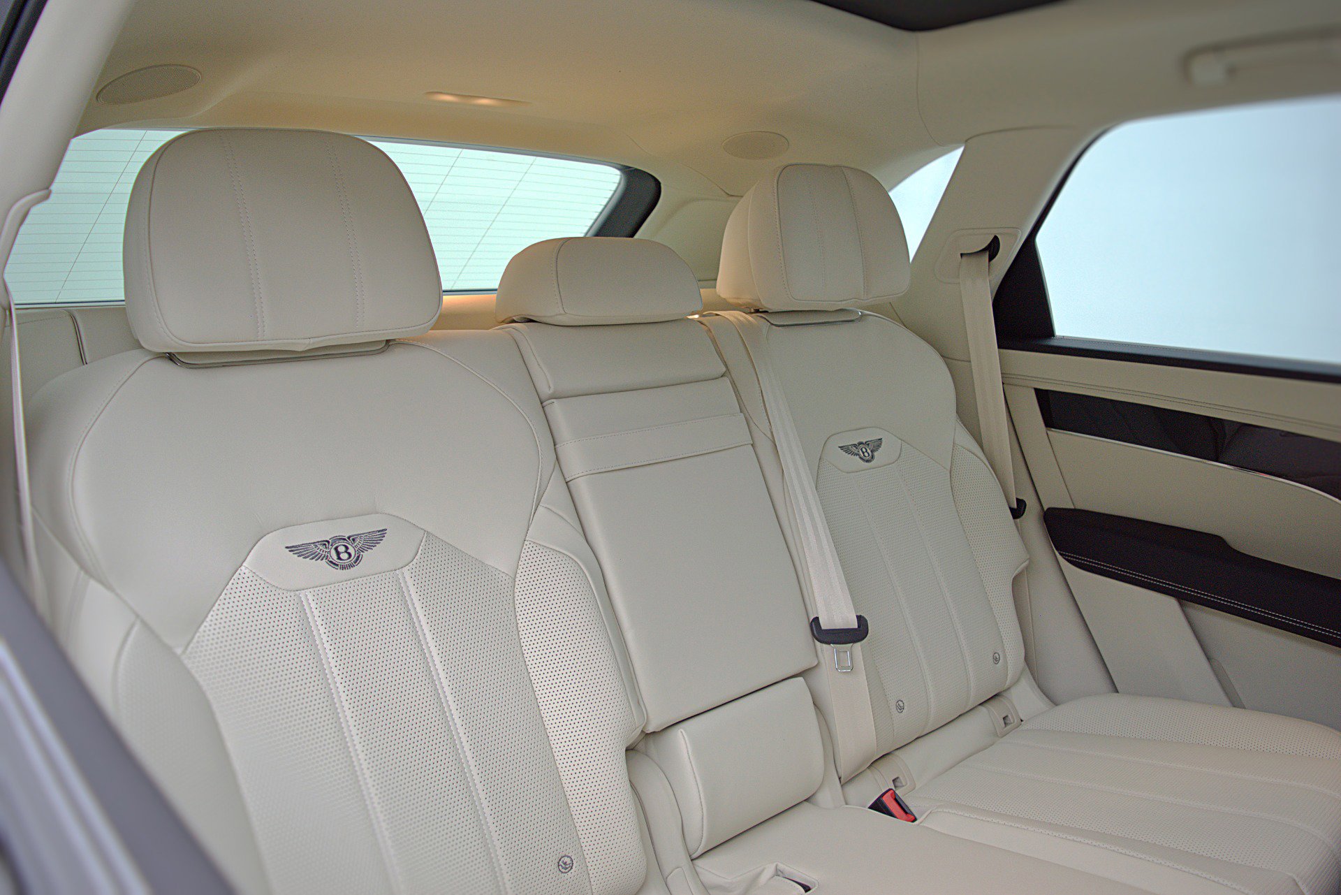 Used 2023 Bentley Bentayga Extended Wheelbase image 37