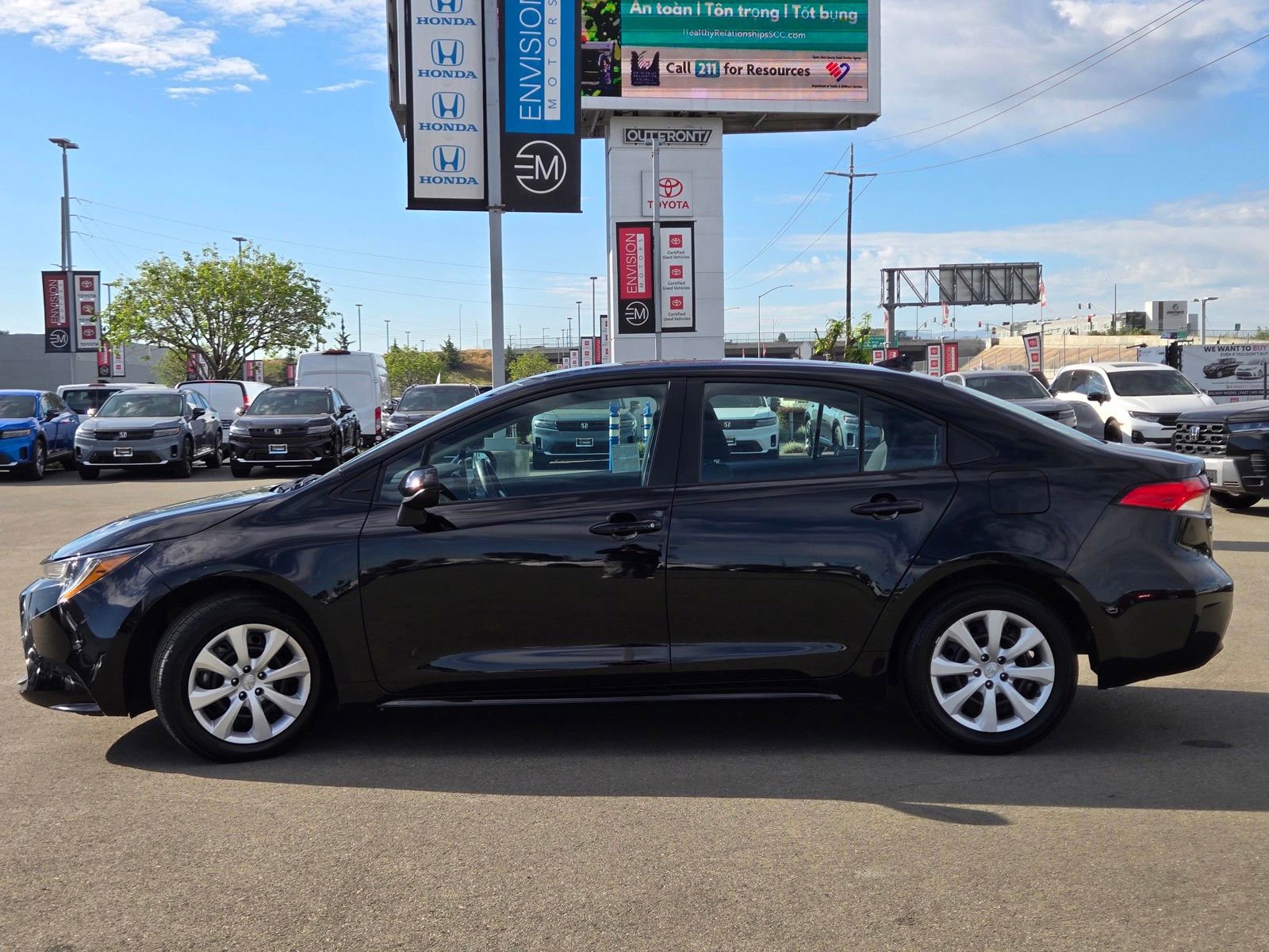 Used 2024 Toyota Corolla LE FWD image 4
