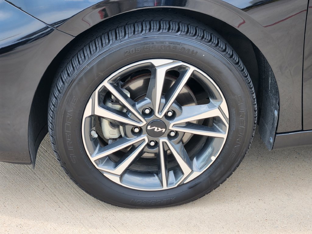 Certified 2024 Kia Forte LXS FWD image 19