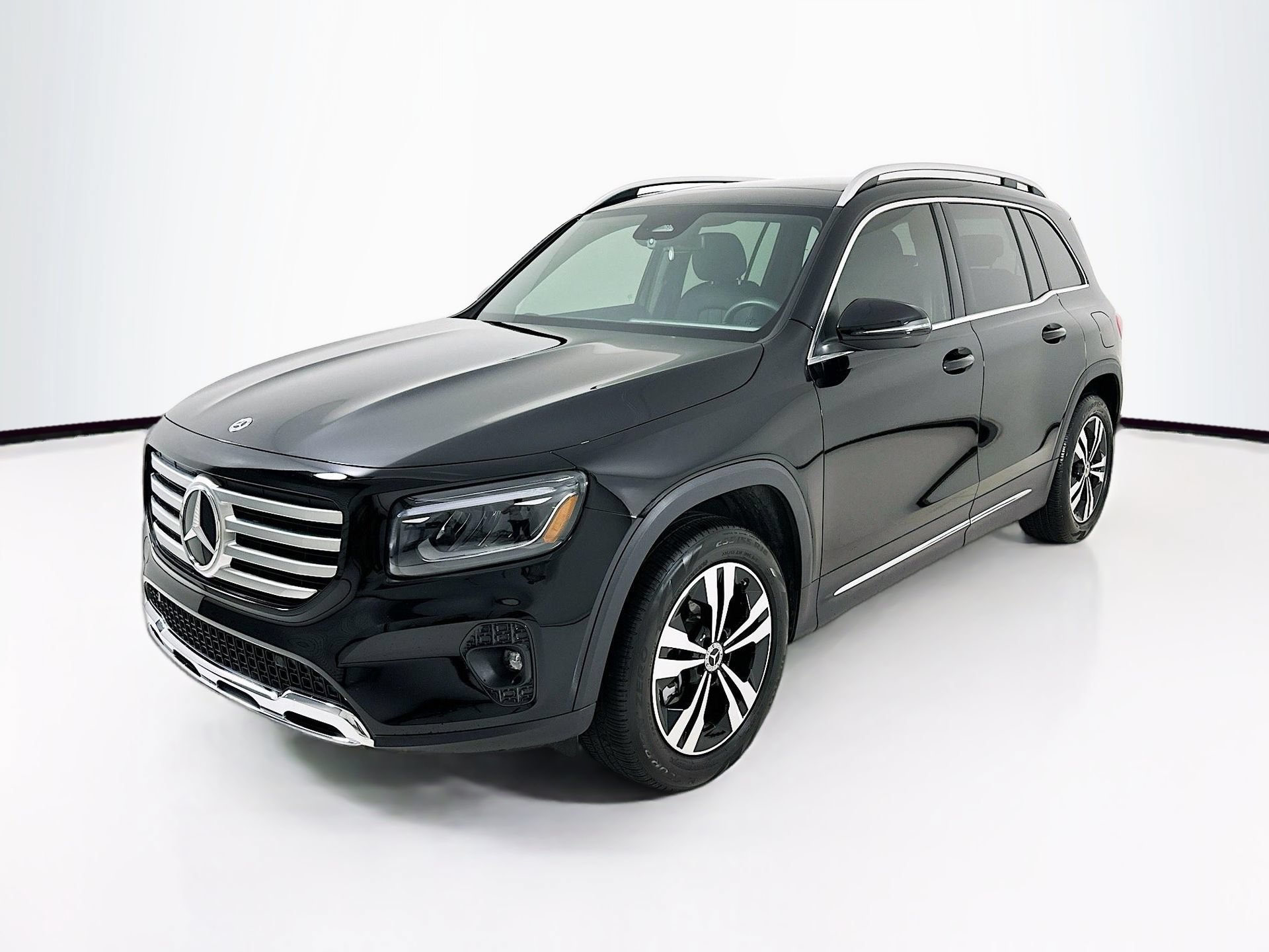 Used 2026 Mercedes-Benz GLB 250 4MATIC image 3