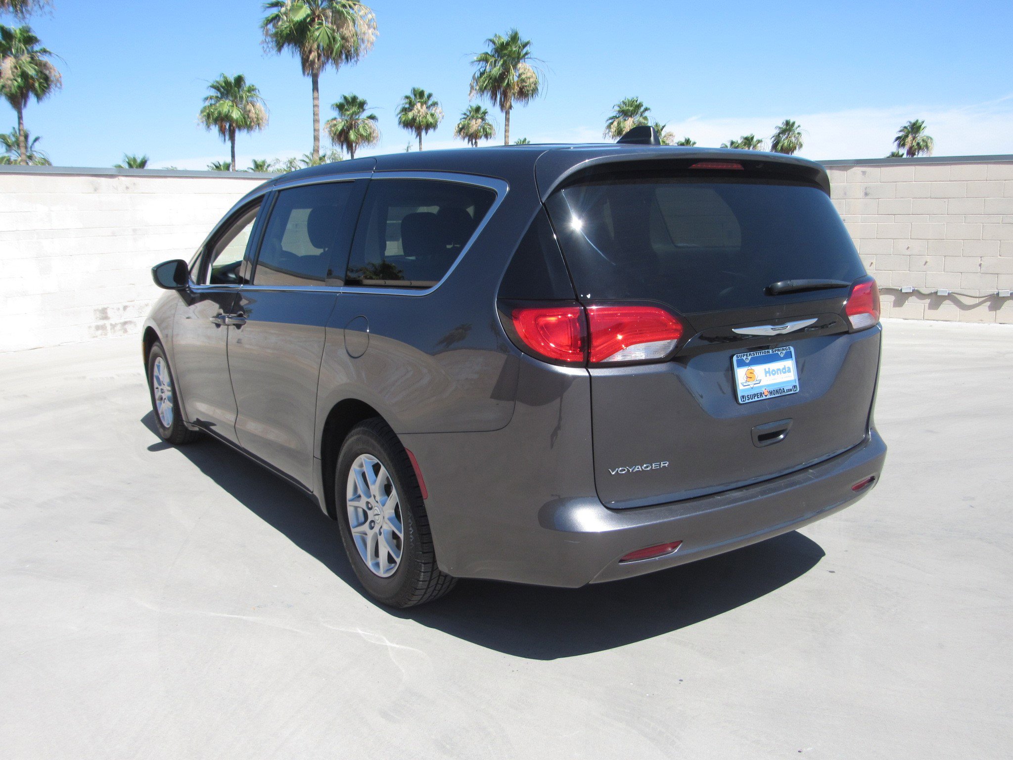 Used 2023 Chrysler Voyager LX FWD image 6