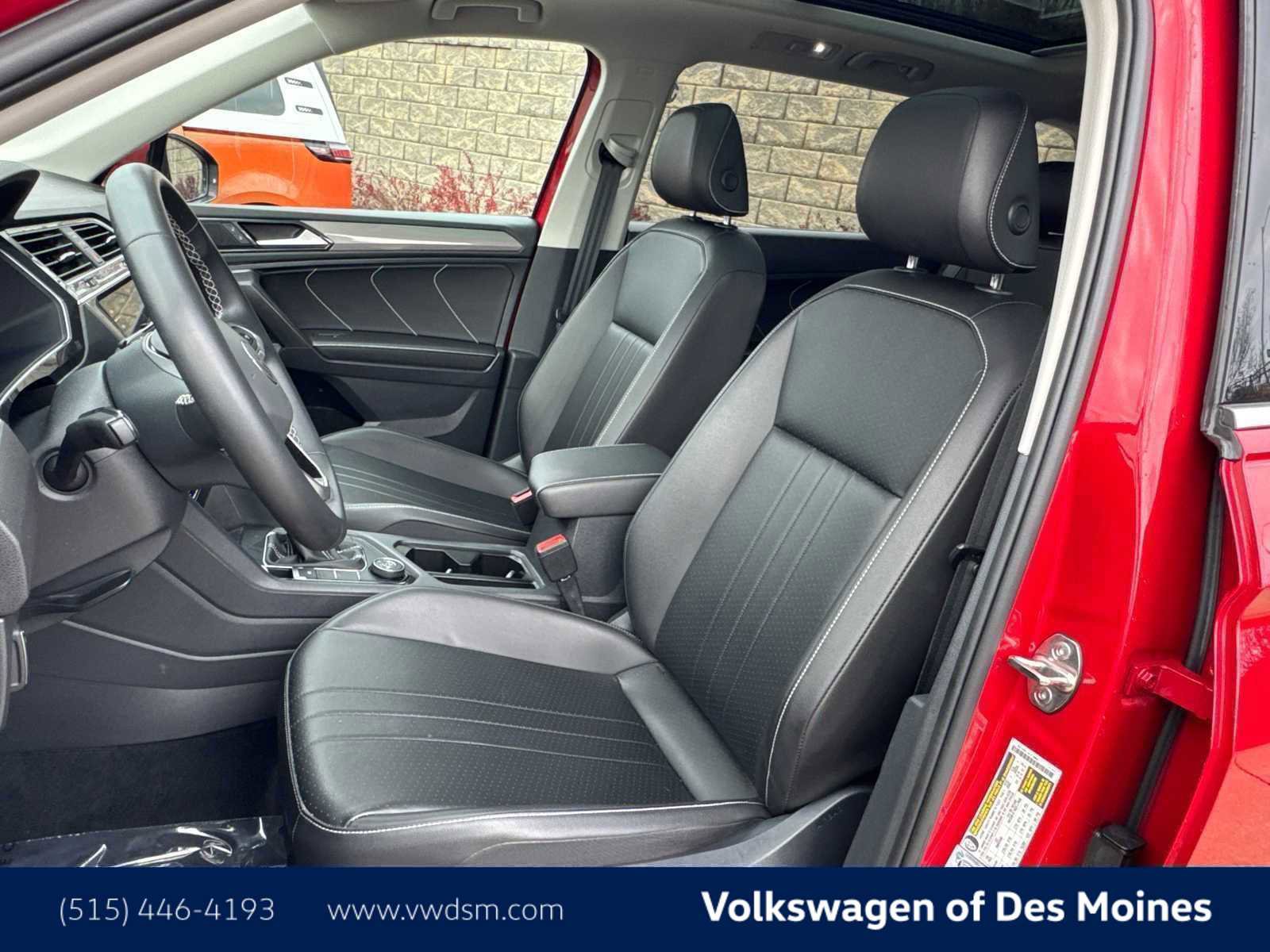 Used 2022 Volkswagen Tiguan SE w/ Panoramic Sunroof Package image 11
