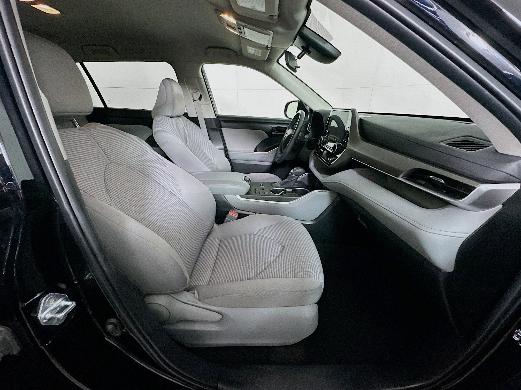 Used 2024 Toyota Highlander LE image 33