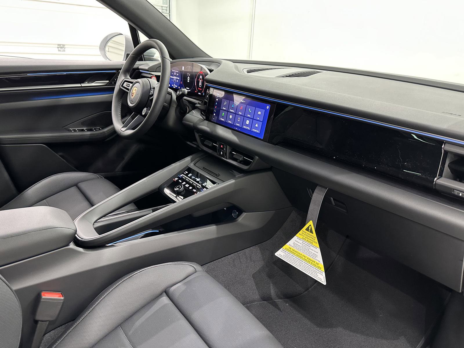 Certified 2025 Porsche Macan Electric image 25