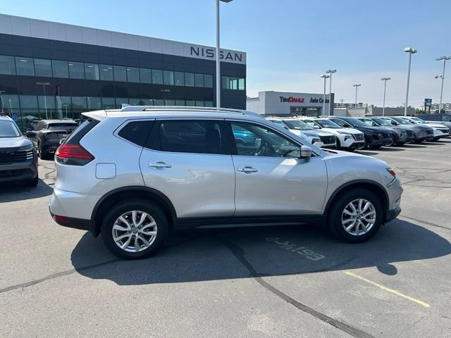 Used 2017 Nissan Rogue SV AWD/4WD image 13
