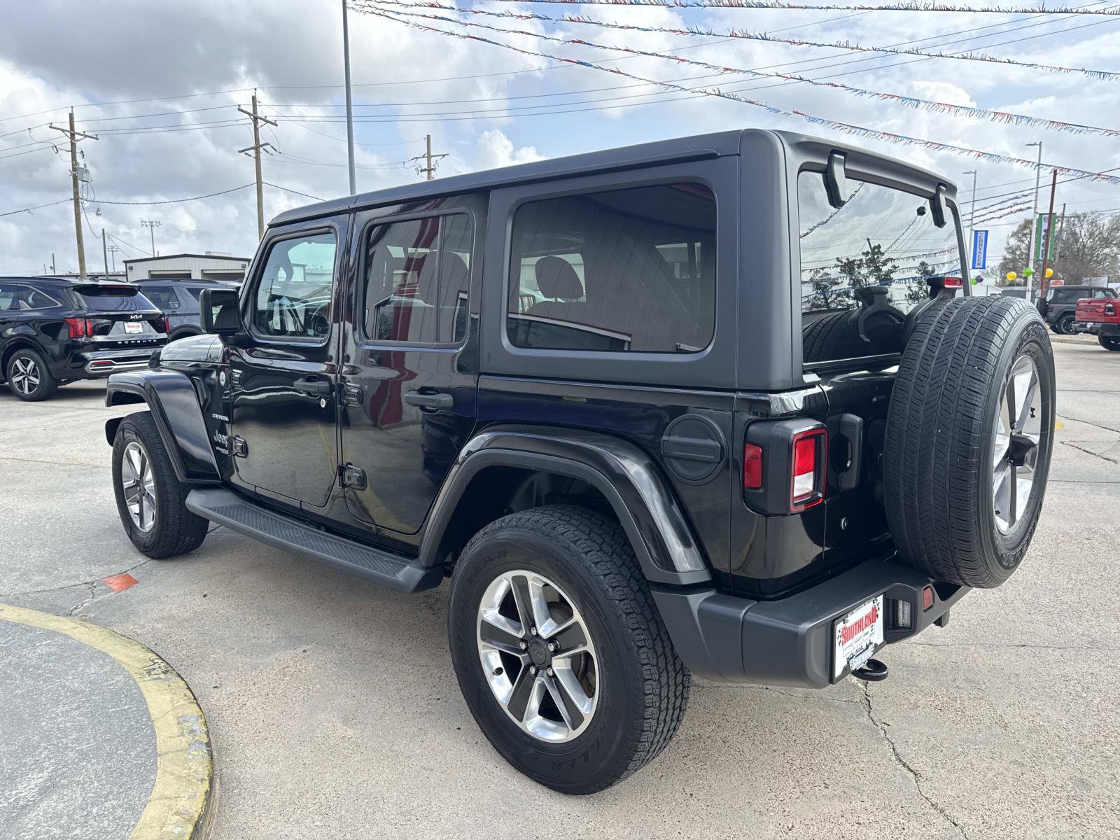 Used 2019 Jeep Wrangler Unlimited Sahara AWD/4WD image 5