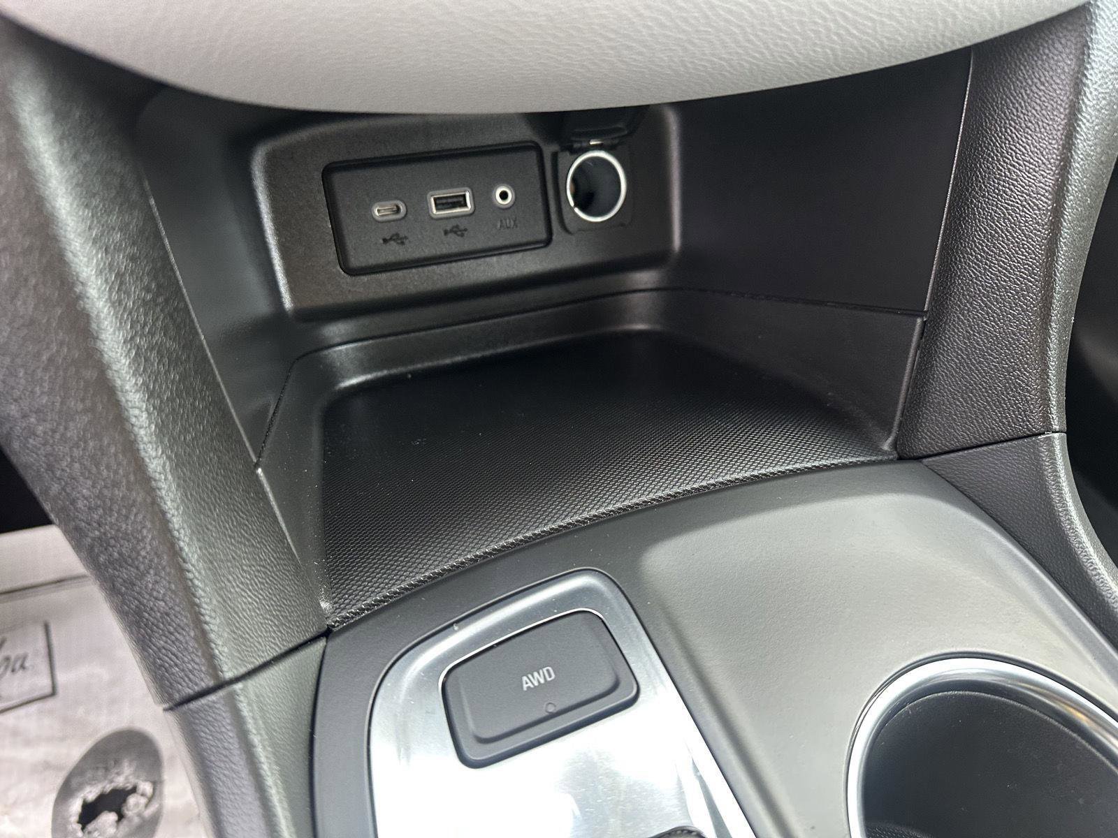 Used 2024 Chevrolet Equinox LS w/ LS Convenience Package image 37