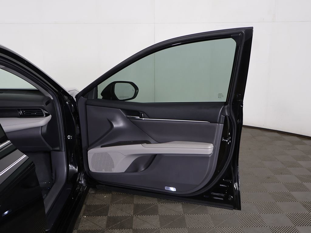 Used 2021 Toyota Camry XLE FWD image 20