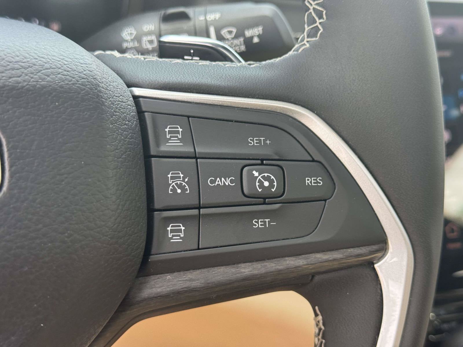 Certified 2024 Jeep Grand Cherokee Limited AWD/4WD image 21
