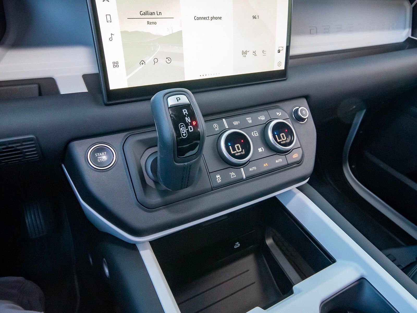 Used 2025 Land Rover Defender 90 S image 26