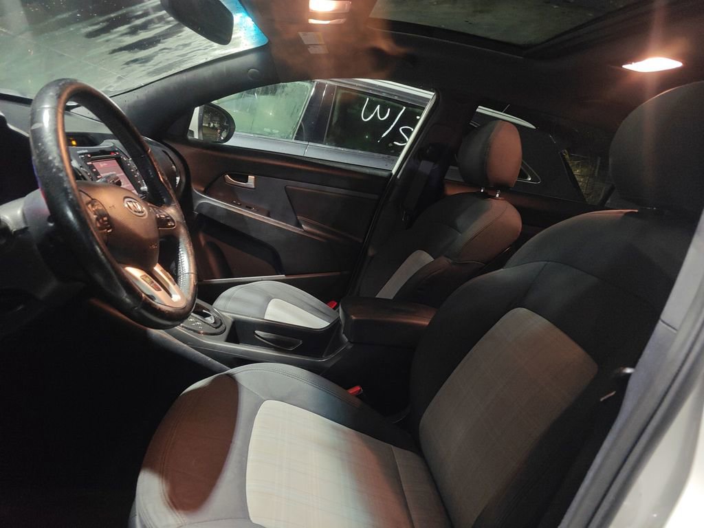 Used 2011 Kia Sportage EX w/ Premium Pkg w/Leather Seats image 7