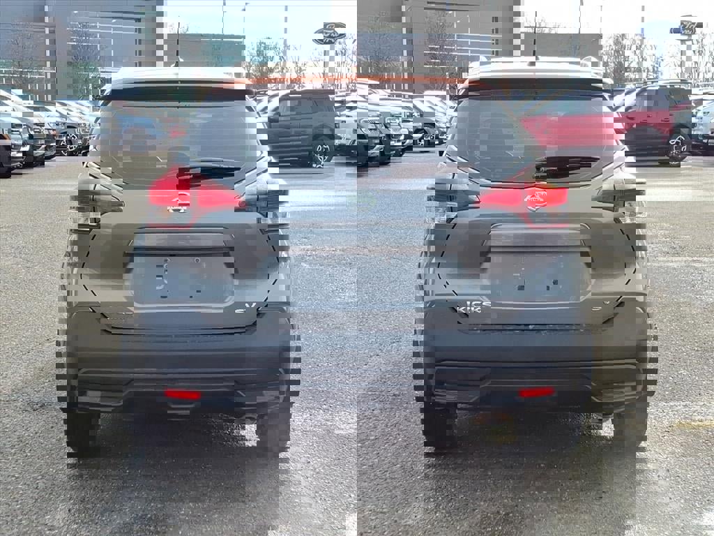 Used 2018 Nissan Kicks SV image 5