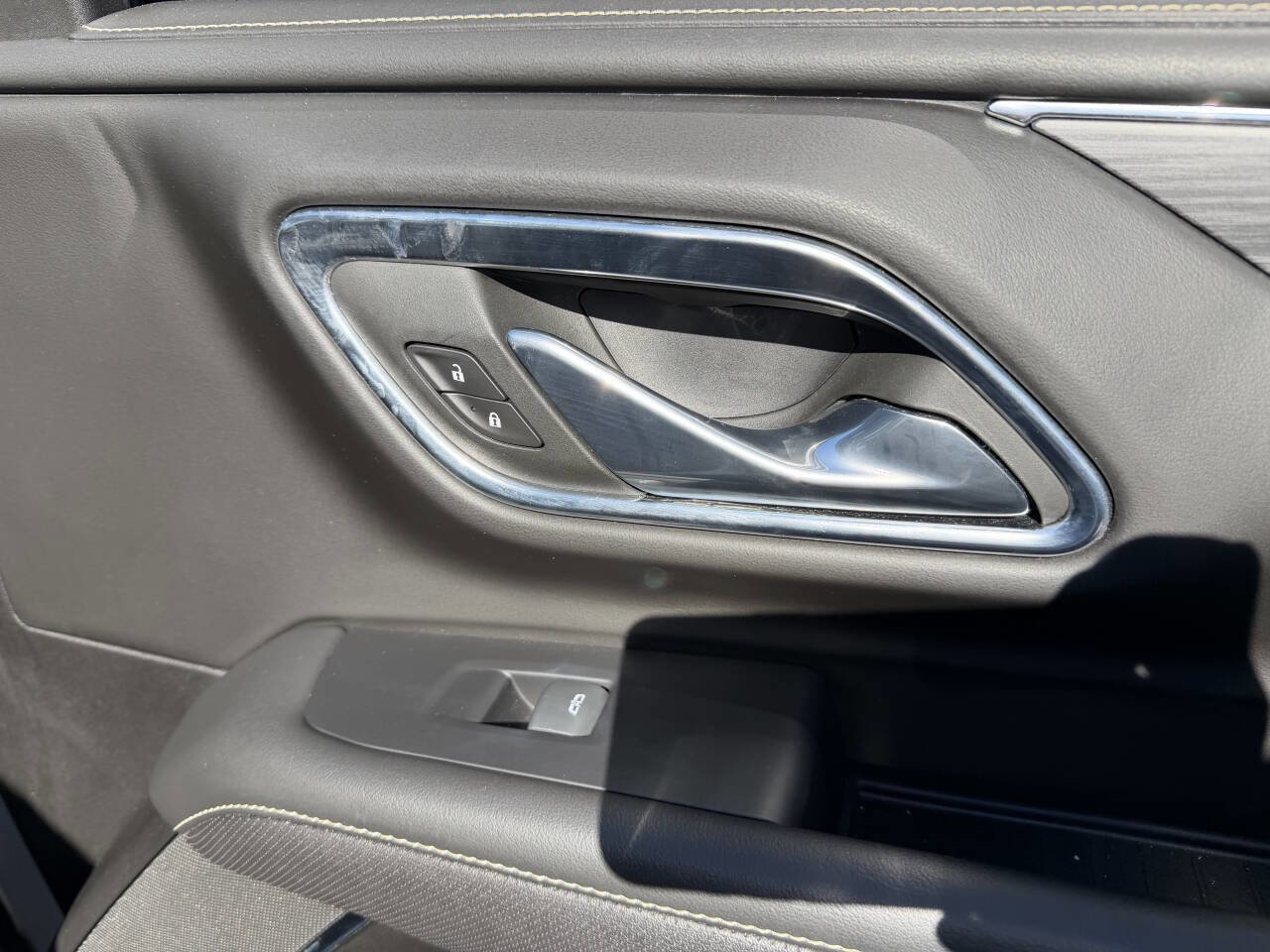 Used 2023 GMC Yukon SLT w/ SLT Luxury Package image 50