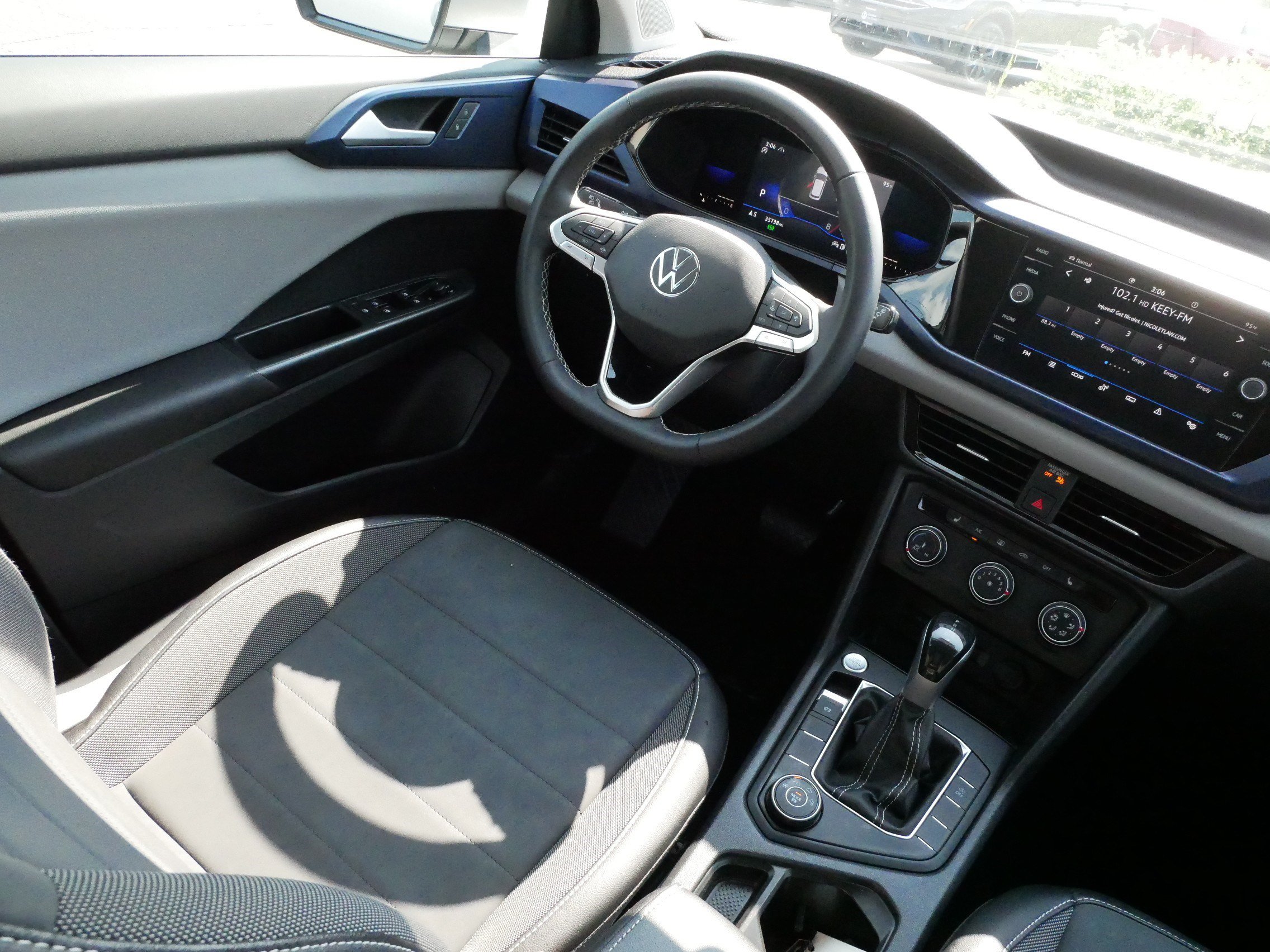 Certified 2022 Volkswagen Taos SE AWD/4WD image 9