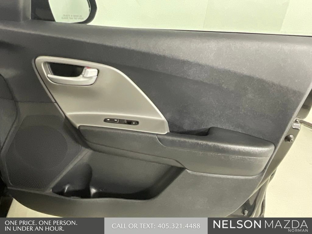 Used 2017 Kia Niro FE FWD image 21