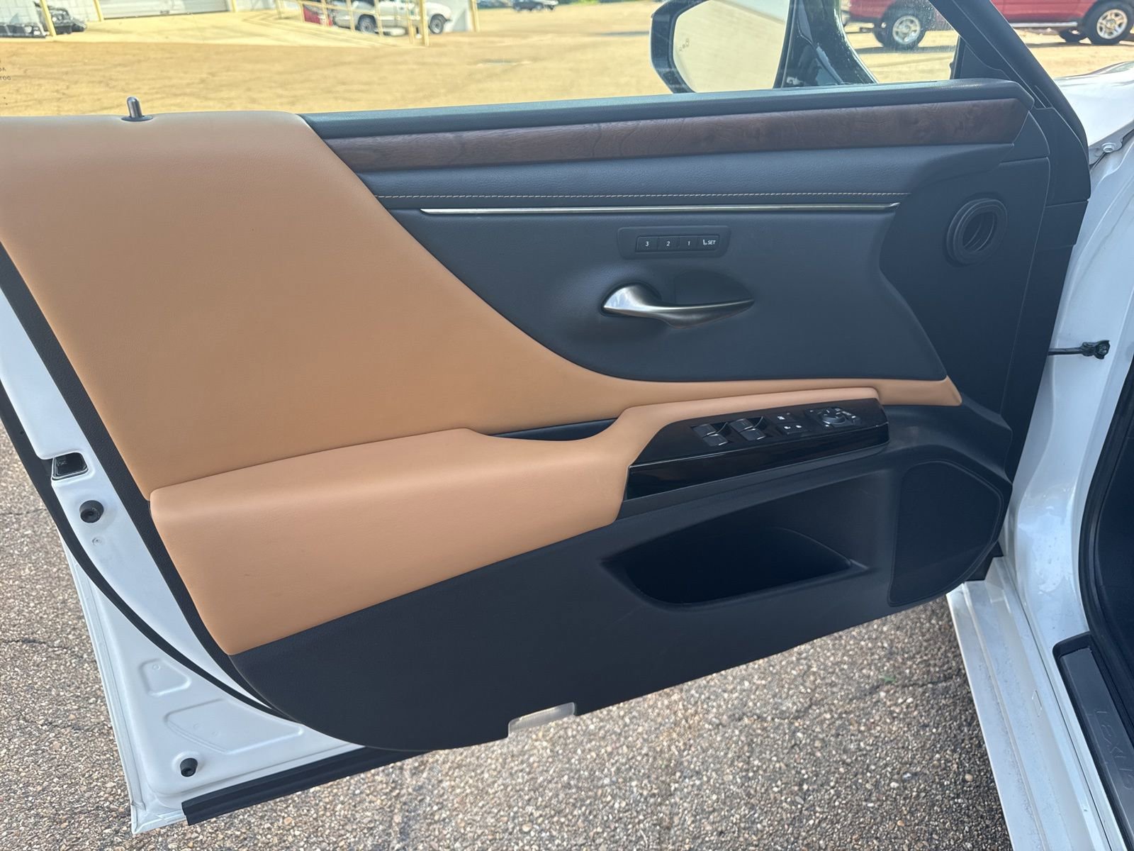 Used 2022 Lexus ES 350 w/ Premium Package image 22