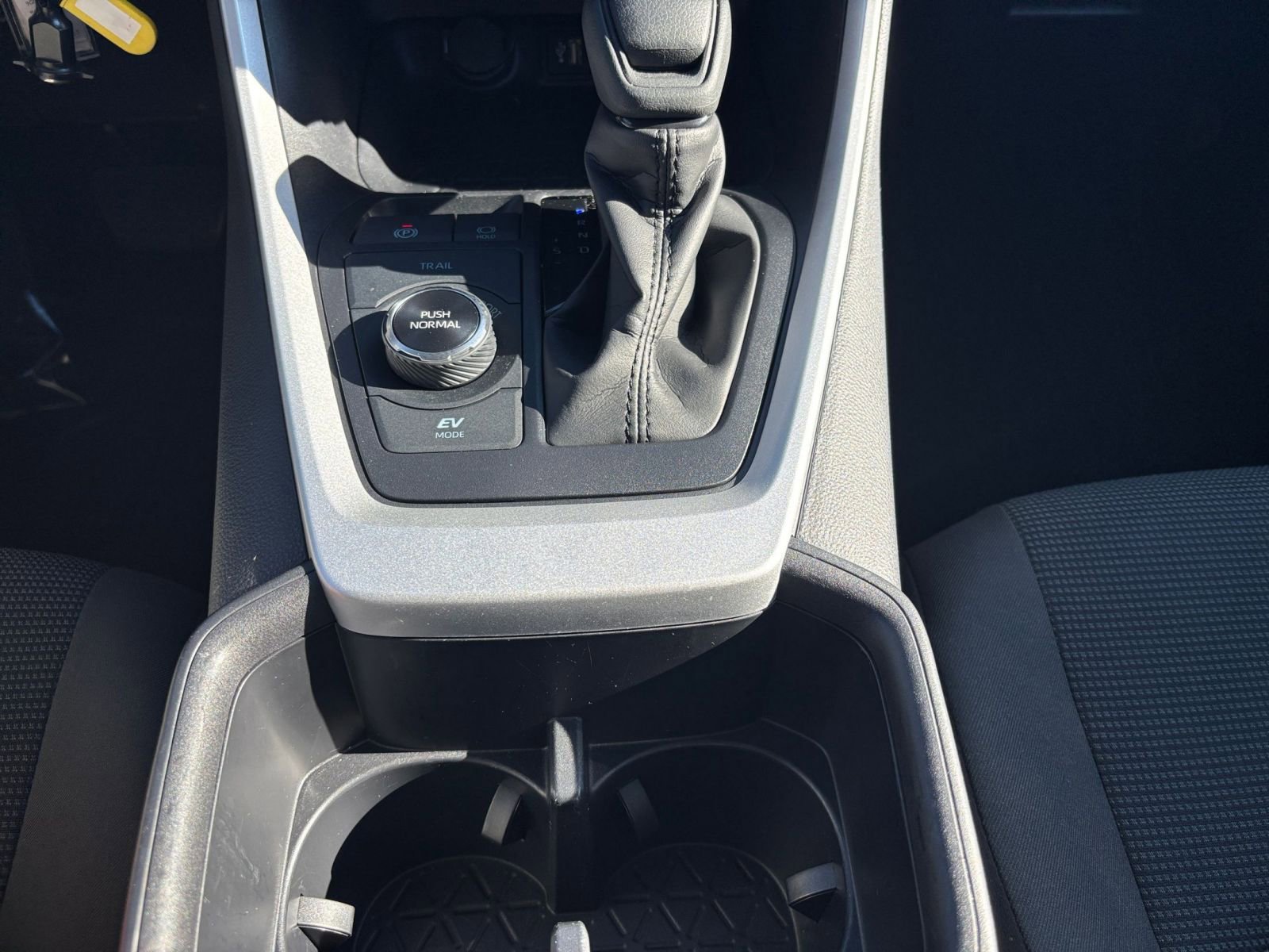 Used 2025 Toyota RAV4 LE image 40