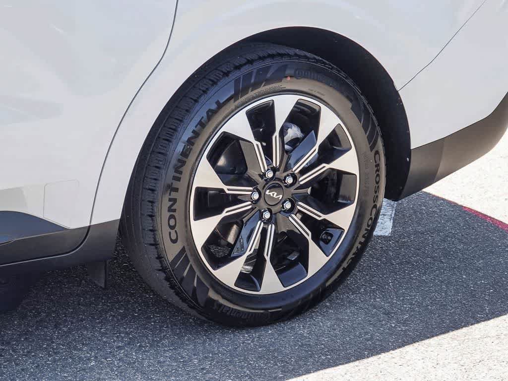 Certified 2023 Kia Carnival EX FWD image 10