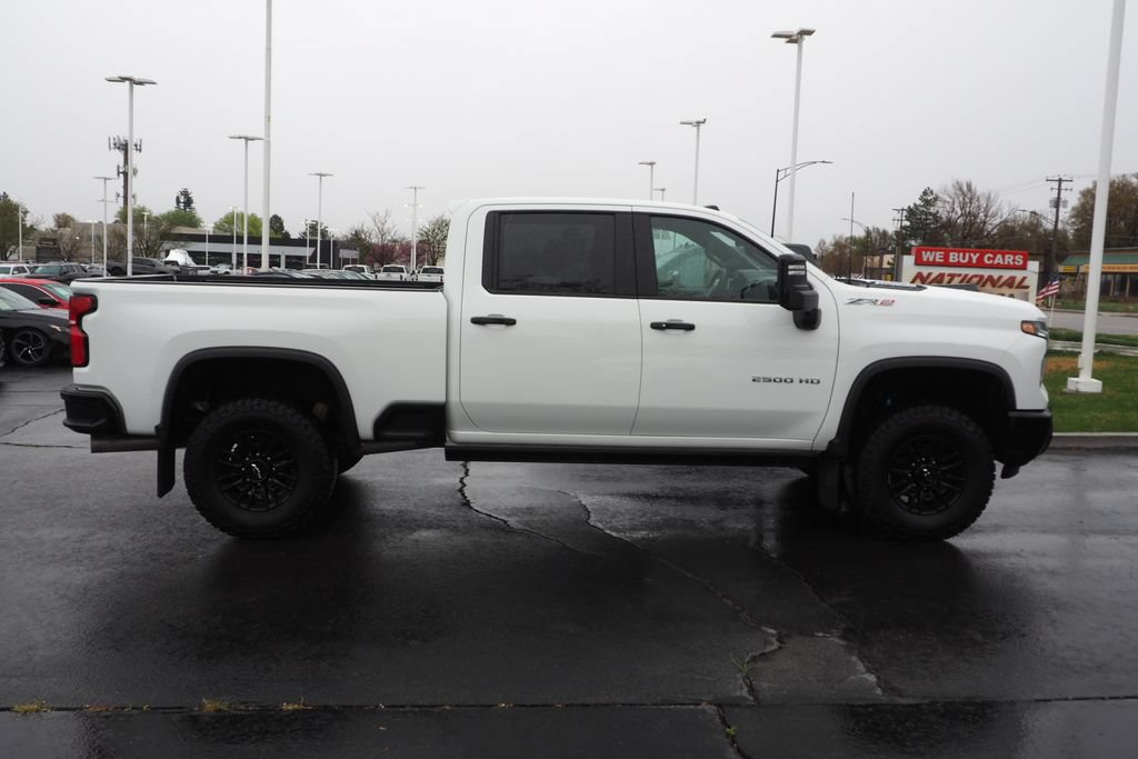 Used 2025 Chevrolet Silverado 2500 ZR2 w/ Technology Package AWD/4WD image 4