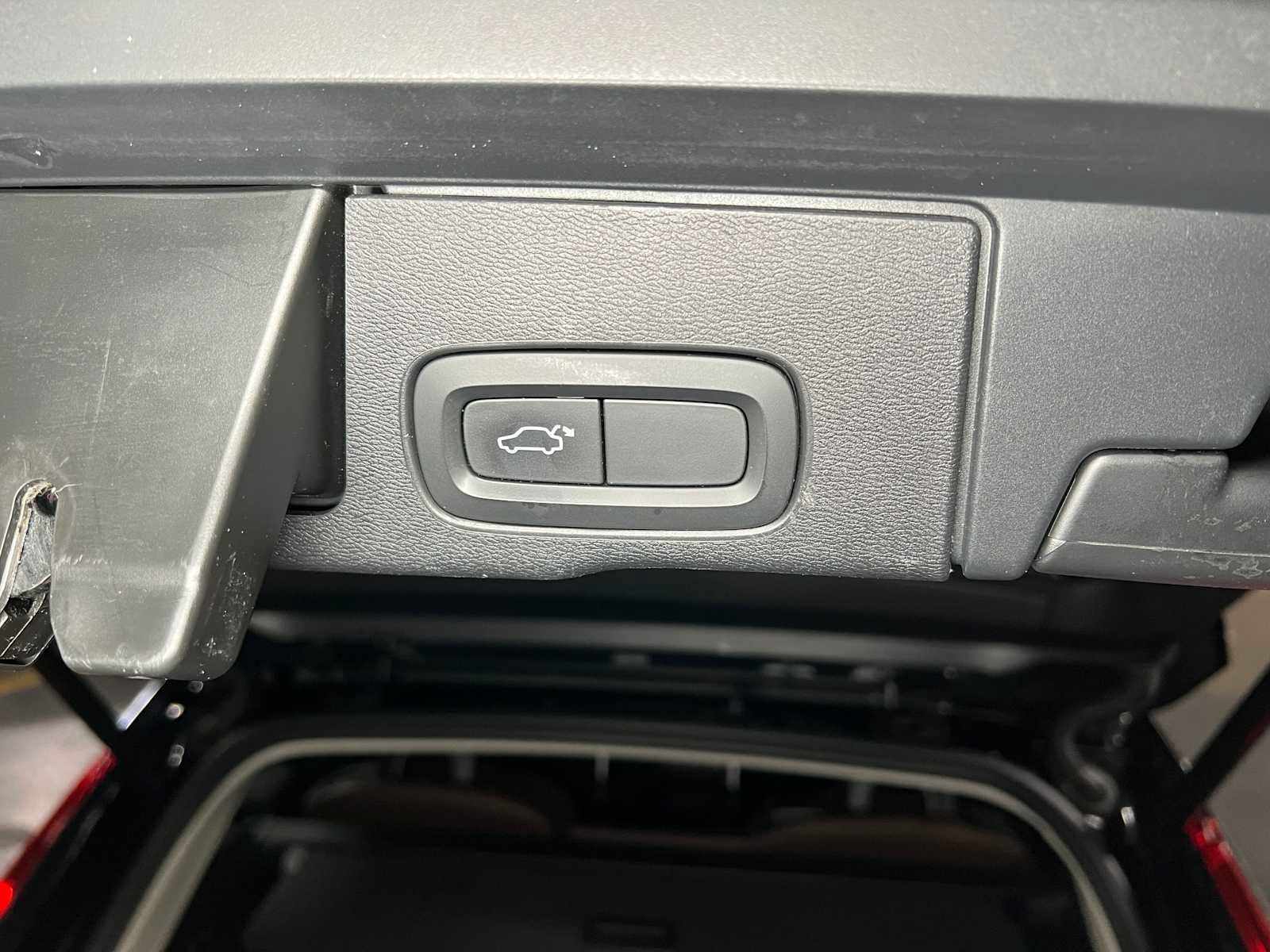 Used 2019 Volvo XC60 T5 Momentum w/ Protection Package Premier AWD/4WD image 21