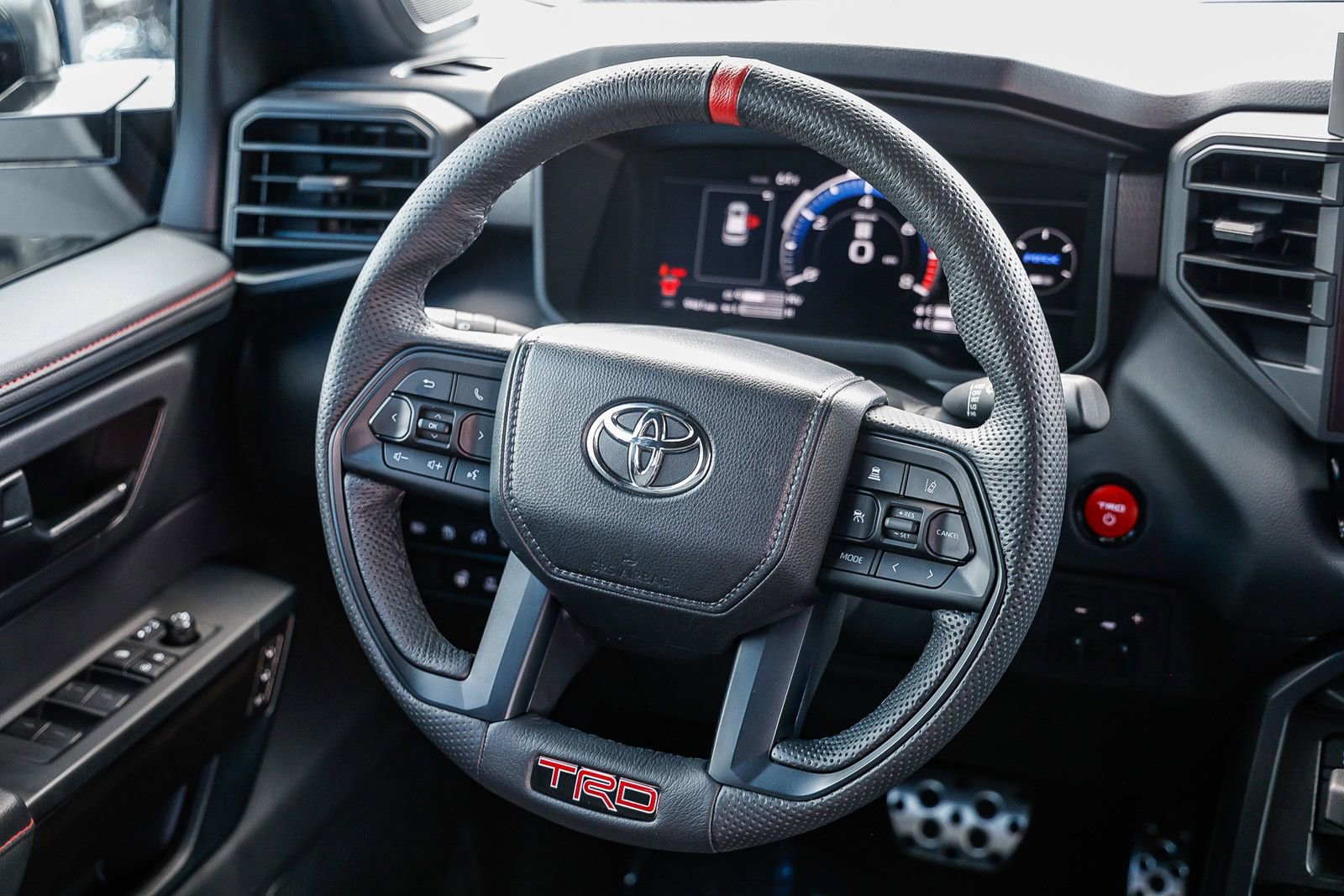 Used 2025 Toyota Sequoia TRD Pro AWD/4WD image 13