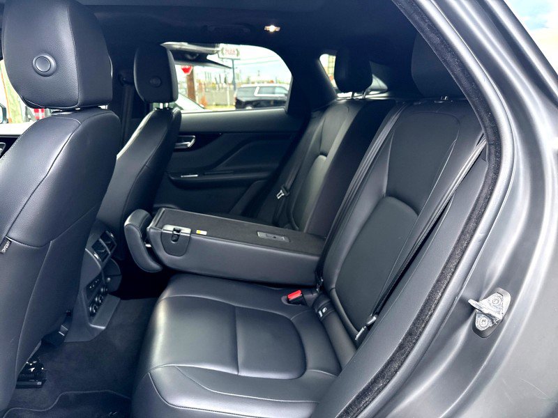 Used 2020 Jaguar F-PACE Premium image 34