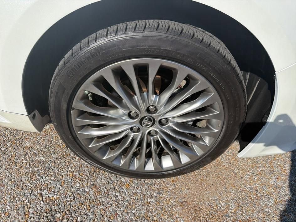 Used 2017 Toyota Avalon Limited image 28