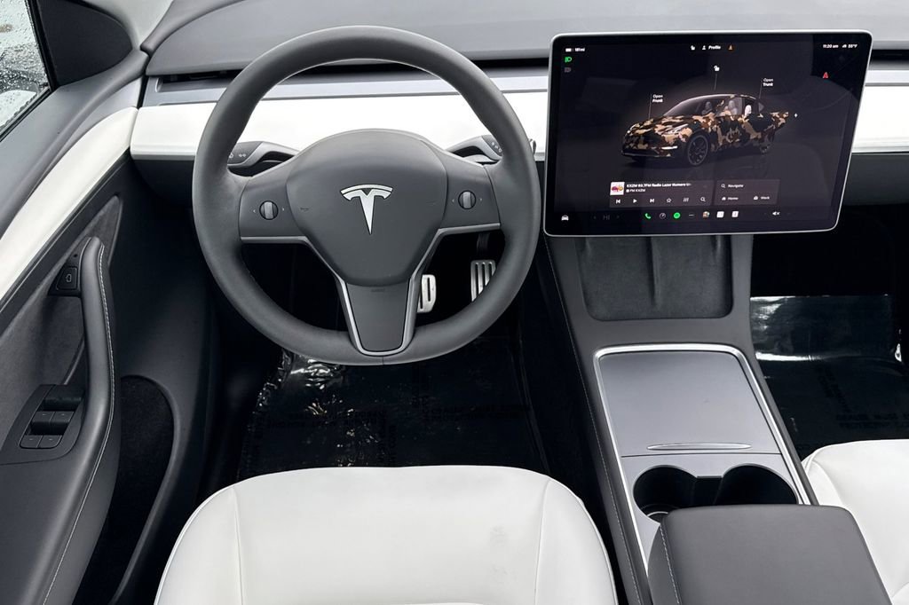 Used 2025 Tesla Model Y Performance image 13