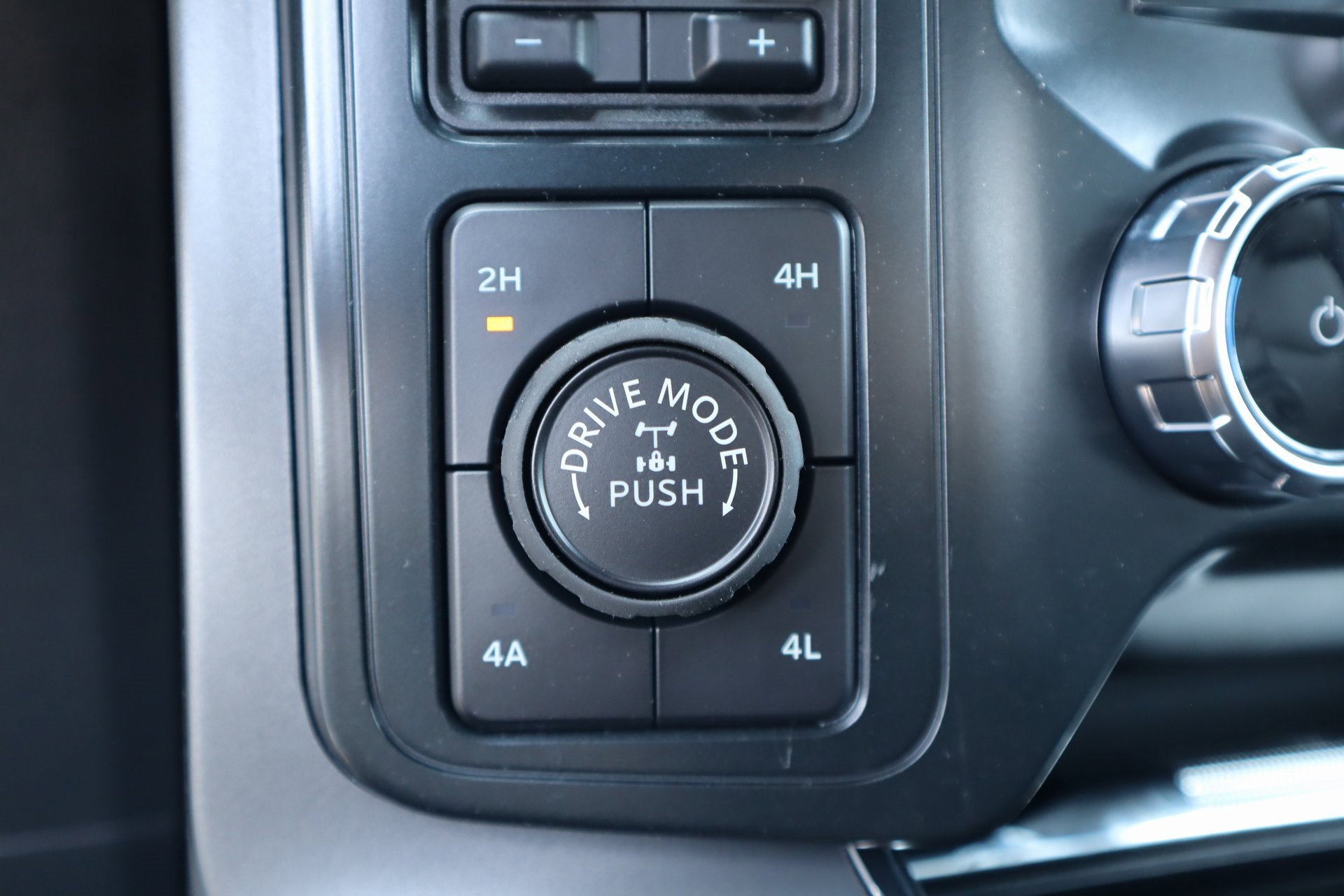 New 2025 Ford F150 Lariat w/ Equipment Group 502A High image 10